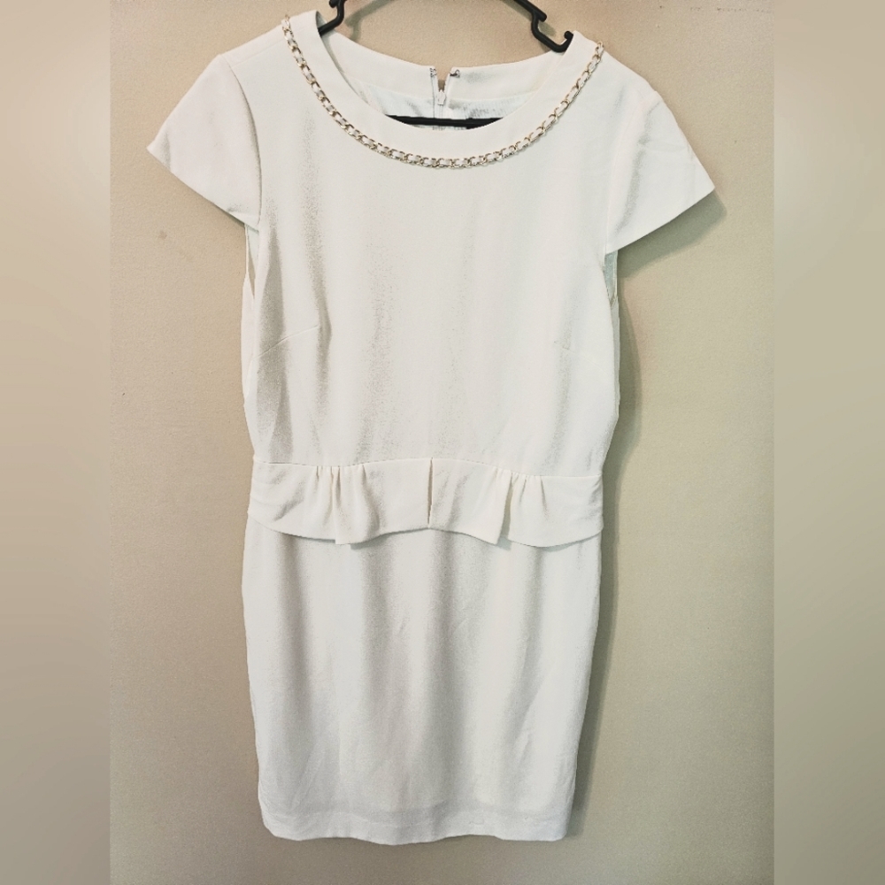 Tahari- Women's Short Sleeve Gold Neckline Dress